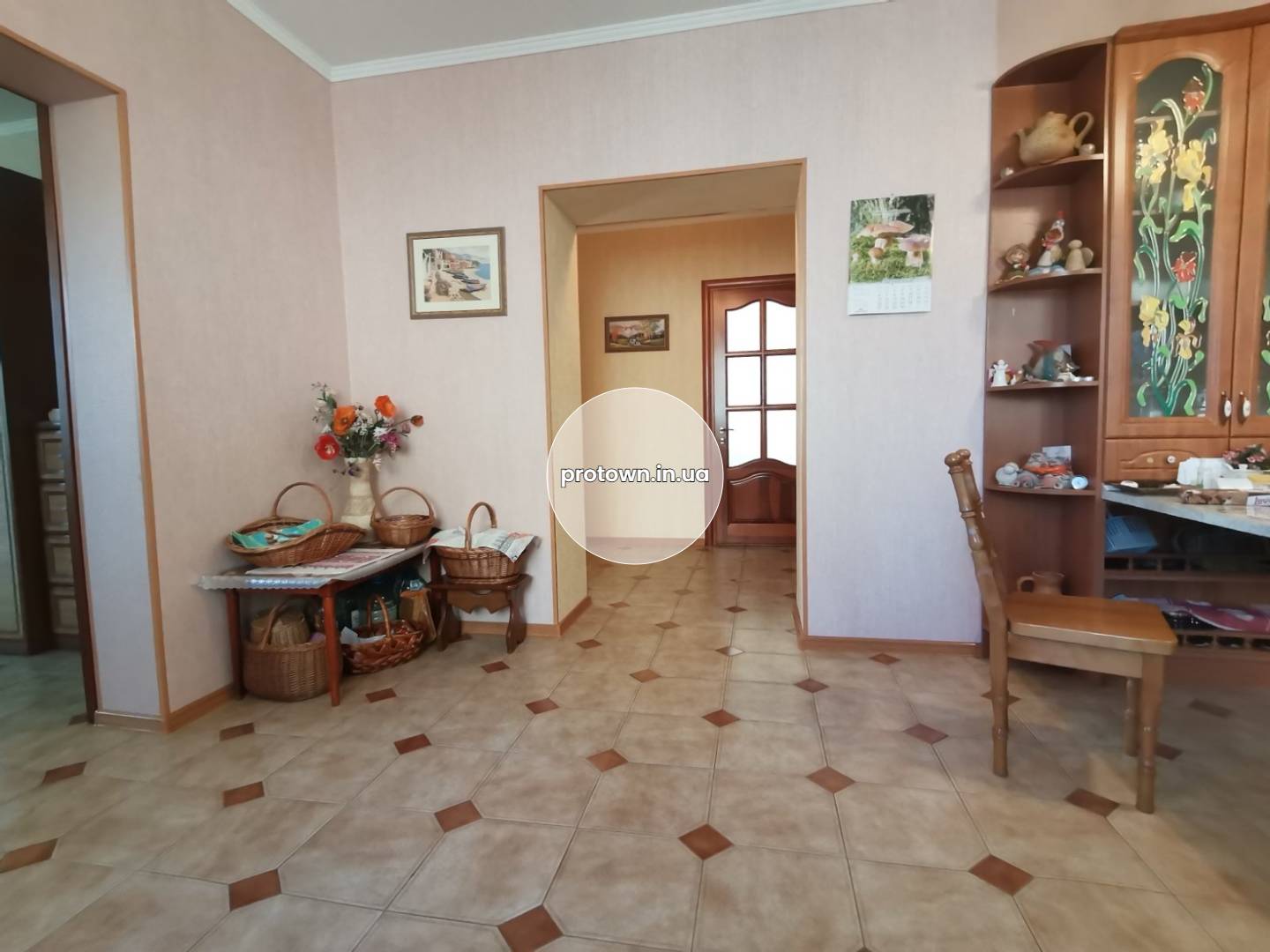 Продажа дома из красного кирпича, 17 соток. От Киева 900м